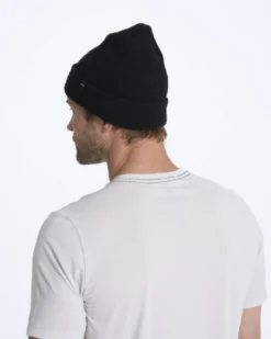 Douglas Beanie | Black -Vuori Clothing Store 0014 V821BLK 04092