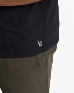 Zephyr Polo | Black Heather -Vuori Clothing Store 0019 V1000HBK FA22 M ECOMM TOP 0436
