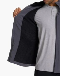 Palomar Insulated Jacket | Charcoal -Vuori Clothing Store 0025 V549CCL FA22 M ECOMM DETAIL 4157