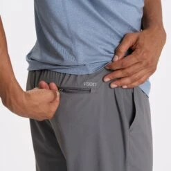 Fleet Pant | Vintage Charcoal -Vuori Clothing Store 0041 V429VCH FA22 M ECOMM DETAIL 0779