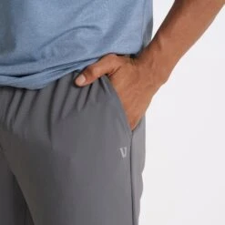 Fleet Pant | Vintage Charcoal -Vuori Clothing Store 0042 V429VCH FA22 M ECOMM DETAIL 0776