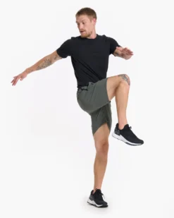 Elevate Kore Short | Dusty Pine -Vuori Clothing Store 0140 V382DST 2759