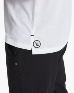Current Pocket Tee | White -Vuori Clothing Store V1007WHT FA23 M ECOMM TOPS DETAIL 4
