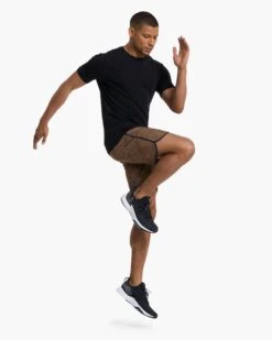 Tuvalu Tee | Black -Vuori Clothing Store V101BLK SP20 M ECOMM FULL 2029