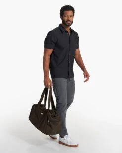 Short Sleeve Manhattan Button Down | Black -Vuori Clothing Store V1024BLK SP23 M ECOMM TOPS FULL 0458 1X1 43a3652b e271 4af9 8de5 ffa1492ac358