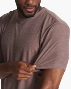 Strato Tech Tee | Hazel Heather 6 Strato Tech Tee | Hazel Heather -Vuori Clothing Store V126HAH FA23 M ECOMM TOPS DETAIL 5