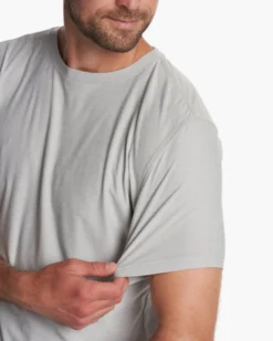 Strato Tech Tee | Platinum Heather -Vuori Clothing Store V126HPT 2