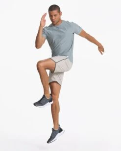 Strato Tech Tee | Stormy Heather -Vuori Clothing Store V126HSR SP23 M ECOMM TOPS FULL 1164 1x1 16c21be7 a6e5 4f2f 9ec5 c8fc8511493e