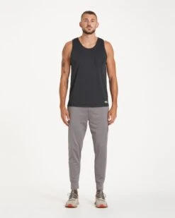 Tradewind Performance Tank | Black Heather -Vuori Clothing Store V142HBK 22SP M ECOMM TANKS FULL 2 b2300941 2bab 422d a032 720e01ba4819