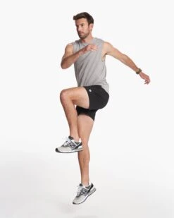 Zephyr Muscle Tee | Heather Grey -Vuori Clothing Store V167HTG FA23 M ECOMM TOPS FULL 3