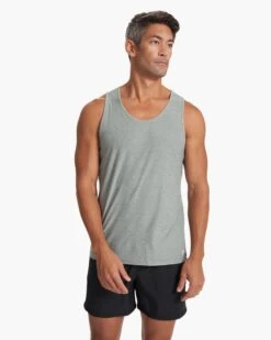 Strato Tech Tank | Stormy Heather -Vuori Clothing Store V173HSR SP23 M ECOMM TOPS TOP 0356 1x1 9503046f 06b5 4af1 96b8 3d4527b62c7e