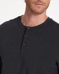 Austin Henley | Charcoal Heather -Vuori Clothing Store V175HCC FA22 M ECOMM TOP 3014