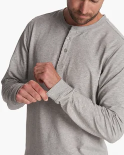 Austin Henley | Light Heather Grey -Vuori Clothing Store V175LHG FA23 M ECOMM TOPS DETAIL 5