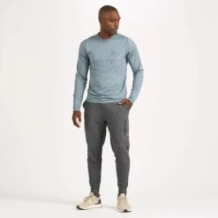Long-Sleeve Tradewind Performance Tee | Steel Blue Heather -Vuori Clothing Store V177HSB 4 20276565 7e96 4e04 8edf 51d7dbe0ab78