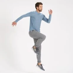 Long-Sleeve Strato Tech Tee | Cloud Heather -Vuori Clothing Store V178HCL 5 52cf54c0 f5b0 4ee4 9006 1180b5845efb