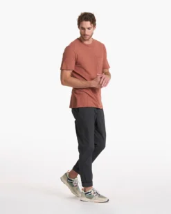 The Rise Tee | Copper -Vuori Clothing Store V182COP SP23 M ECOMM TOPS FULL 2002 1x1 FULL