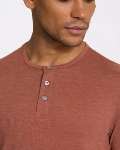 Long Sleeve Ease Performance Henley | Copper Heather -Vuori Clothing Store V194HCO SP23 M ECOMM TOPS DETAIL 3463 1x1 f495e887 f22a 4cf9 9b0b e905cf3b9b40