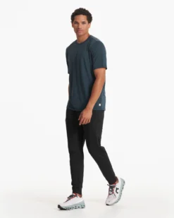 Current Tech Tee | Beryl -Vuori Clothing Store V195BER SP23 M ECOMM TOPS FULL 3957 1x1 486f9597 d82f 4572 8f02 44e11a3fface