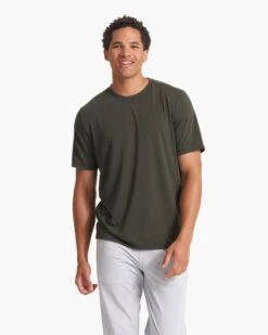 Front Page -Vuori Clothing Store V195FOR FA22 M ECOMM TOP 2207