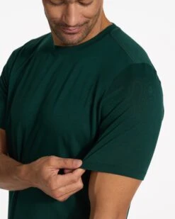 Current Tech Tee | Grass 11 Current Tech Tee | Grass -Vuori Clothing Store V195GRS FA23 M ECOMM TOPS DETAIL 4