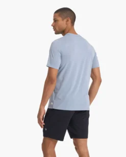 Current Tech Tee | Light Cloud -Vuori Clothing Store V195LCL FA22 M ECOMM TOP 0096