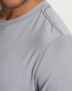 Current Tech Tee | Marble -Vuori Clothing Store V195MRB FA23 M ECOMM TOPS DETAIL 12