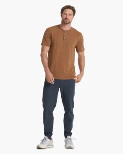 Linear Henley | Rum -Vuori Clothing Store V199RUM FA22 M ECOMM TOPS FULL 2050 1X1 86546909 0283 46a8 9c14 cd8be28517f5