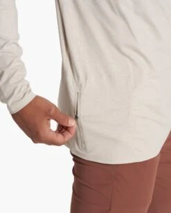 Ease Performance Half Zip | Suede Heather -Vuori Clothing Store V221HUE SP23 M ECOMM FLEECE DETAIL 2315 1x1 1741c1ed cd14 4015 947d bf546a092a6f