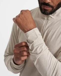 Ease Performance Half Zip | Suede Heather -Vuori Clothing Store V221HUE SP23 M ECOMM FLEECE DETAIL 2320 1x1 bb0caf0e ace0 4c9f 8f58 f99b603b4413