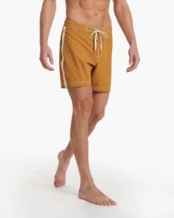 Puerto Boardshort | Dark Golden -Vuori Clothing Store V3004DGL SP23 M ECOMM BOARDSHORTS DETAIL 1854 1X1 a76bb3b2 7ae9 431e 8401 b05a0b53252c