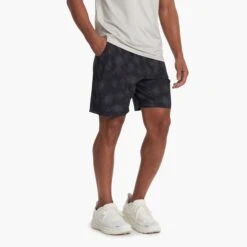 Kore Short | Black Vapor 9 Kore Short | Black Vapor -Vuori Clothing Store V302BVP FA22 M ECOMM 3706 BOTTOMS