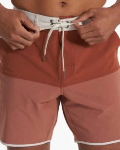 Cruise Boardshort | Dark Penny Linen Texture Block -Vuori Clothing Store V314DPB SP23 M ECOMM BOARDSHORTS DETAIL 1356 1X1 4d54cf45 896e 4455 a1dd 2e8ef99bb2f1