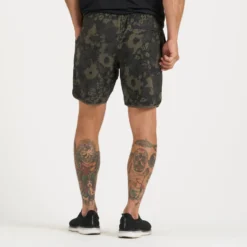 Banks Short | Oregano Camo Flower -Vuori Clothing Store V330CFO 3 747d1ca9 0aaa 4556 82f0 5be4e770ae1c