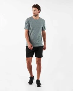 Trail Short | Black -Vuori Clothing Store V341.09BLK 4 04071640 d696 405f 910f 04e60478ac0d