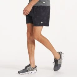 Kore Short 5" | Black Belize -Vuori Clothing Store V367BBE 2086
