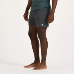 Cape Short | Black Camo Flower -Vuori Clothing Store V369BCF 2 a27b8544 6205 4e79 a580 25277e8655a1