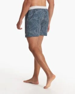 Cape Short | Lake Jungle -Vuori Clothing Store V369LKJ SP23 M ECOMM SHORTS DETAIL 1941