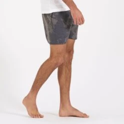 Cape Short | Oregano Big Flower -Vuori Clothing Store V369OBF 2