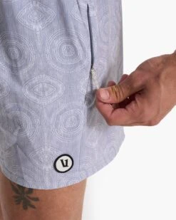 Cape Short | Platinum Fresco -Vuori Clothing Store V369PLF SP23 M ECOMM SHORTS DETAIL 6313 1x1 eed97cb6 e026 4bcc 8058 82678fa7d3d6