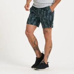 Draft Short | Steel Blue Mountain -Vuori Clothing Store V375SBM 2 566303db 8de3 4fc6 8bbe 3700c3caa55d