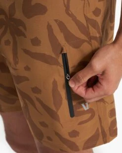 Infinity Boardshort | Autumn Contigo -Vuori Clothing Store V383ACT SP23 M ECOMM BOARDSHORTS DETAIL 1815