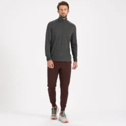 Sunday Performance Jogger | Oxblood -Vuori Clothing Store V416OXB 4 d9fc061a d7d1 483a 9d07 c68a62ae4c47