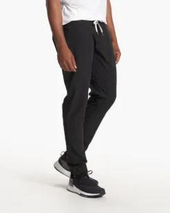 Transit Jogger | Black -Vuori Clothing Store V417BLK 3 847cd708 b7d9 487f 906c af5d722429ae