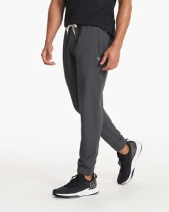 Transit Jogger | Charcoal -Vuori Clothing Store V417CCL SP18 M ECOMM BOTTOM 0663
