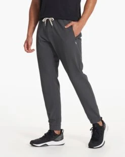 Transit Jogger | Charcoal -Vuori Clothing Store V417CCL SP18 M ECOMM BOTTOM 0700