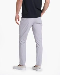 Cascade Tech Chino Pant | Fog -Vuori Clothing Store V427FOG FA22 M ECOMM FULL 3752
