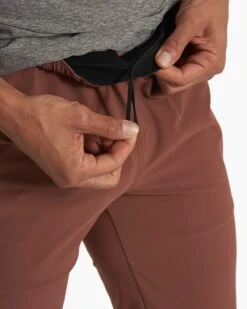 Fleet Pant | Hazelnut -Vuori Clothing Store V429HZN SP23 M ECOMM PANTS DETAIL 2732 1X1 3f837752 2ff9 4694 9153 ba28fe1c851b