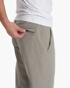 Meta Jogger | Driftwood -Vuori Clothing Store V436DRF SP23 M ECOMM PANTS DETAIL 2014 1x1 f20cb6d1 7415 41a6 8327 c872709afdb5
