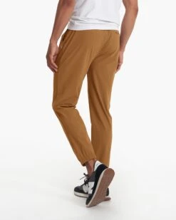 Fleet Jogger | Caramel -Vuori Clothing Store V444CAR SP23 M ECOMM PANTS BOTTOM 2867 1X1 c40fbf56 bd58 4d70 b60e 1aec90f77475