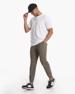 Fleet Jogger | Cocoa -Vuori Clothing Store V444CCO SP23 M ECOMM PANTS BOTTOM 2874 1X1 new